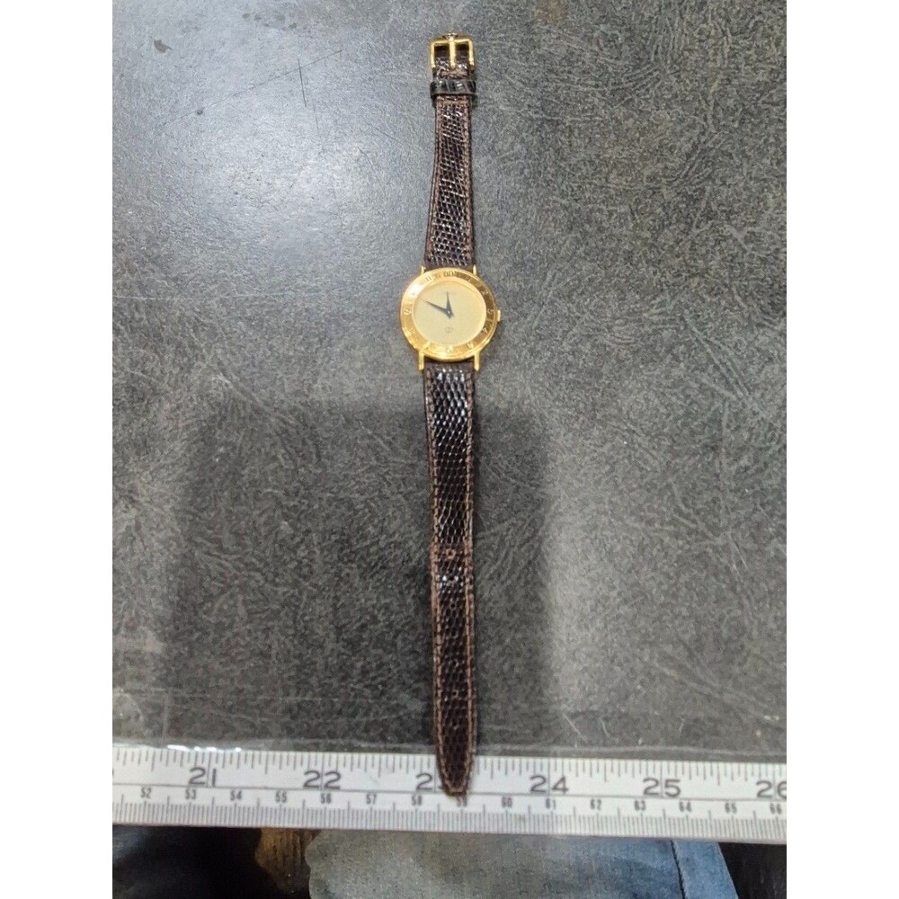 Vintage Ladies Gucci 3000M Gold Tone Quartz Wristwatch, fully operational